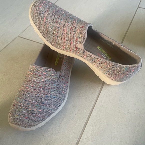 Sketchers relaxed loafer. - Picture 2 of 3